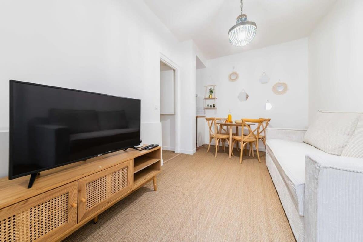 Jolie 2 Pieces 35M2 Bien Equipee 4P - Paris 20 - Flat-Guest Apartment Luaran gambar